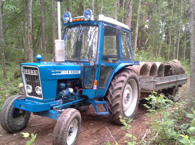 Ford 4600
Voortilla hommissa. huono laatu, kun porkkanalla otettu kuva.
