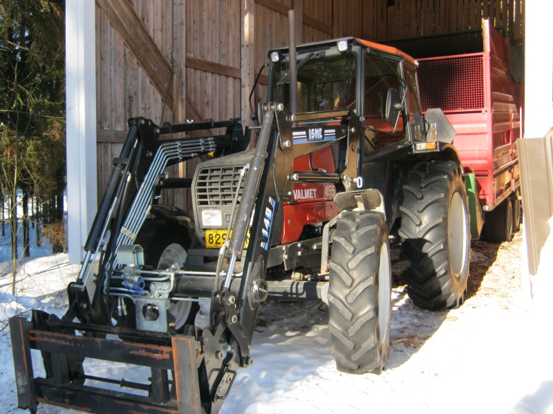 Valmet 455
Tässä meidän valmetti.
-Vuosimalli:1989
-Isme 140 etukuormain
-Tehoa:67 DIN HV.
Avainsanat: Valmet;455;1989;Isme