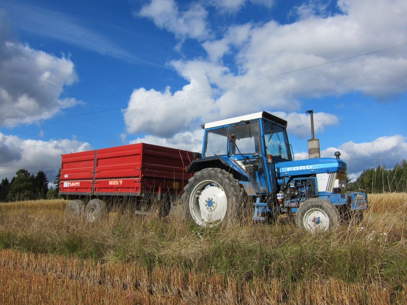 Ford 4610
Tilan pienin, mutta pippurisin. ;) 6650h mittaris. vm.85

