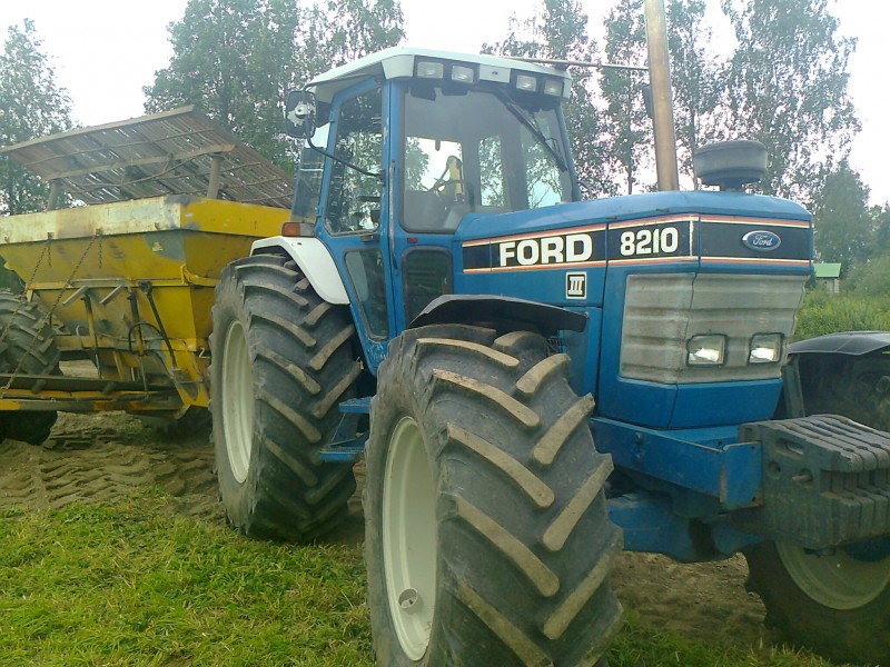 ford 8210 ja soramara perässä
mark 3 ford 8210 piristetty

