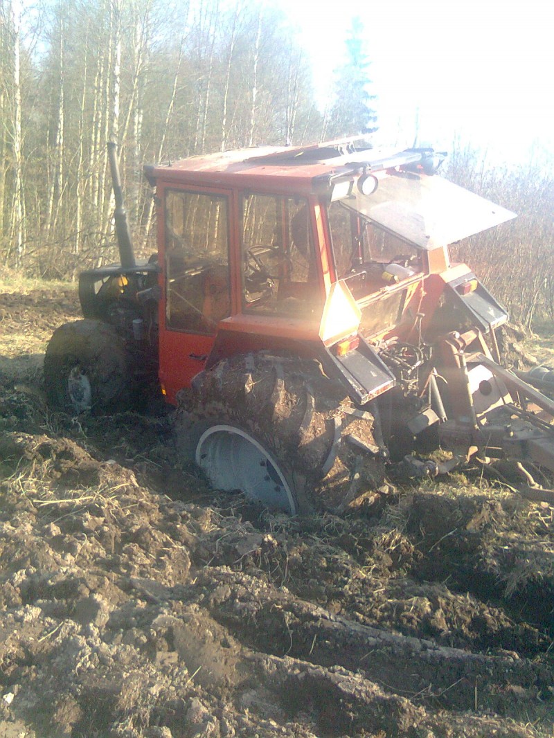 valmet 705
joo humpsahtihan se kunnolla ku alla on suonsilmä -.-
