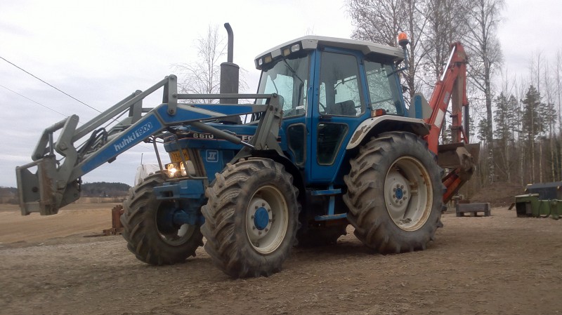 Ford 6610
Tuli vihdoin ja viimein laitettua voortiin lokasuojat eteen.
