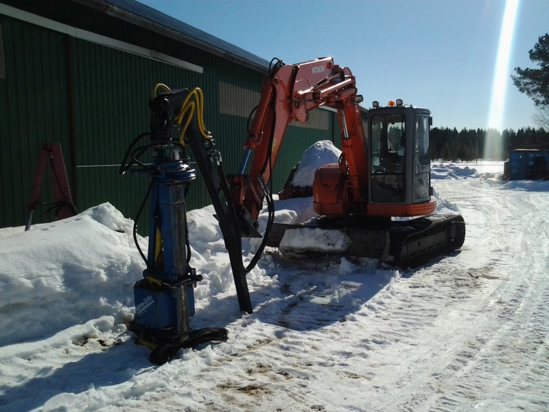 Hitachi & naarvasyke harvesteri.
