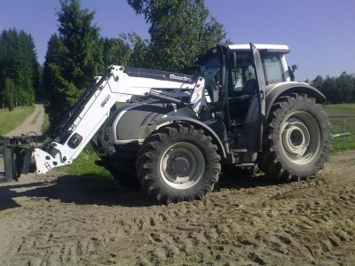Valtra t 202
Tollasel tuli 3 päivää ajettuu paalei
Avainsanat: valtra