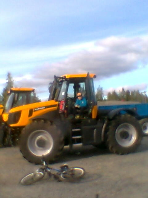 Kone näytelyyssä mikan eli vlatra2011:n kanssa
katsokaa kaikki ja komenttia

