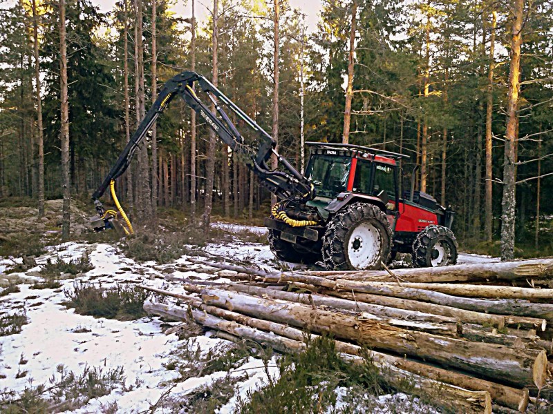  Valtra Valmet 6900
Nyt ois se palsta tehty. 
Avainsanat: 6900