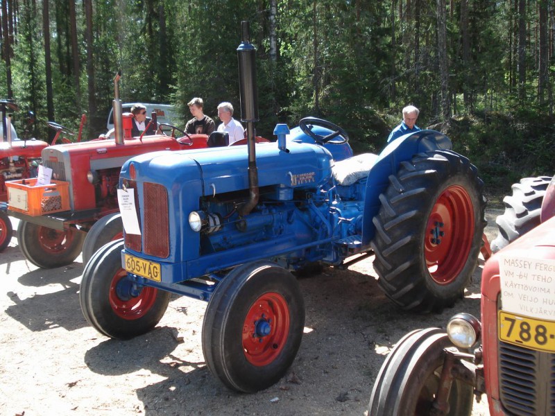 Wanhat traktorit kesä 2008
