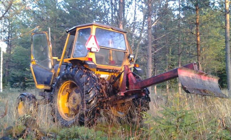 Valmet 602
Eilen huolettii ja sitte ajelin vähän sillä tuossa.
