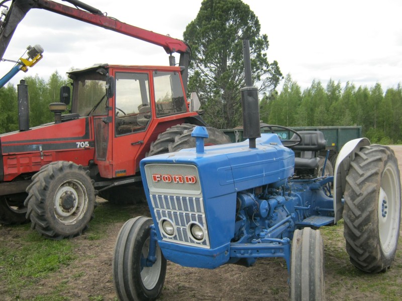 konneita
valmet 705 ja ford 3000
