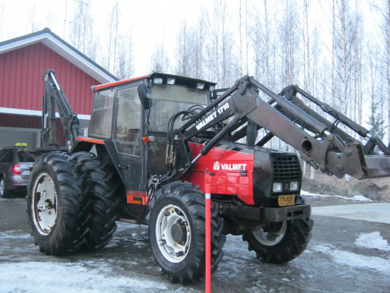 Valmet 655
Pesin ja öljyjä vaihoin.
