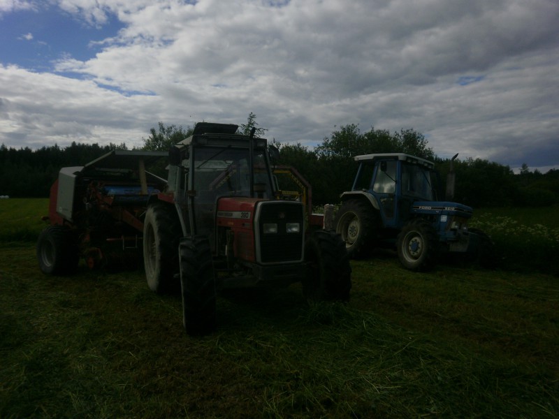 Rehuntekoa 2014
MF 390 ja ford 5610.
