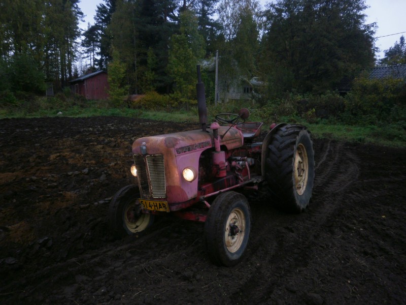 Kyntöä
David Brown 850

