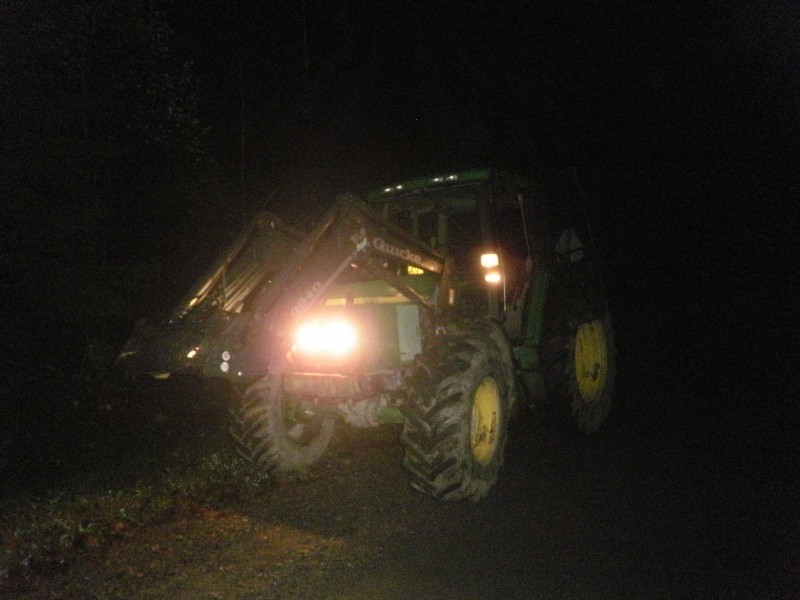 Koulun john deere6410
Ajoin huollosta koululle.
