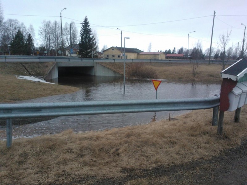 Vettä on
Vimpelin kylältä Vaparin eestä otettu kuva.
