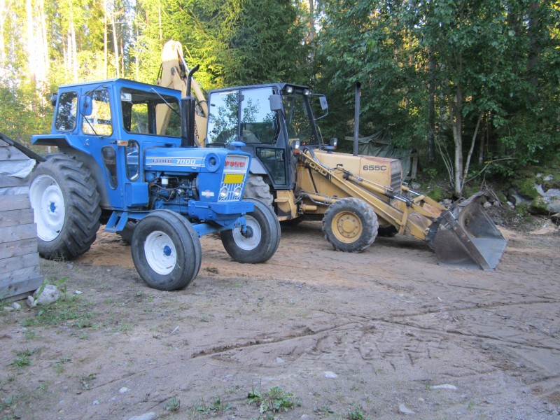 Ford 7000 & Ford 655c
Uskolliset työkoneet..8-)
