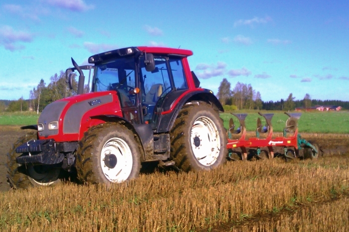 ^^ :D
Maattaneen valtra n111. :D
