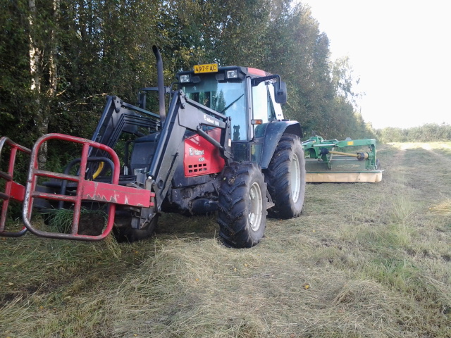 niitto yhdistelmä
valmet valtra 6300 ja krone
