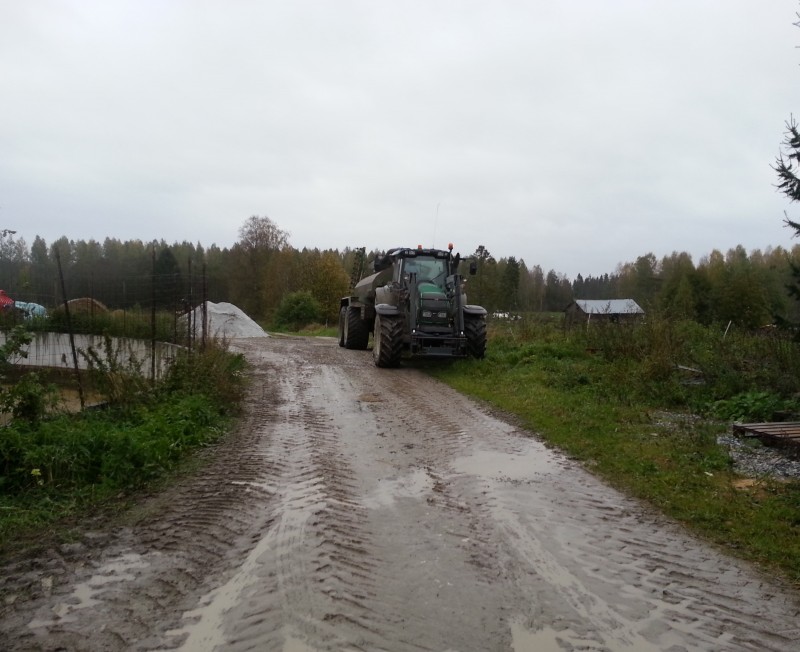 Tee
Urakoittijan valtra t190. Voimoo on 270.
