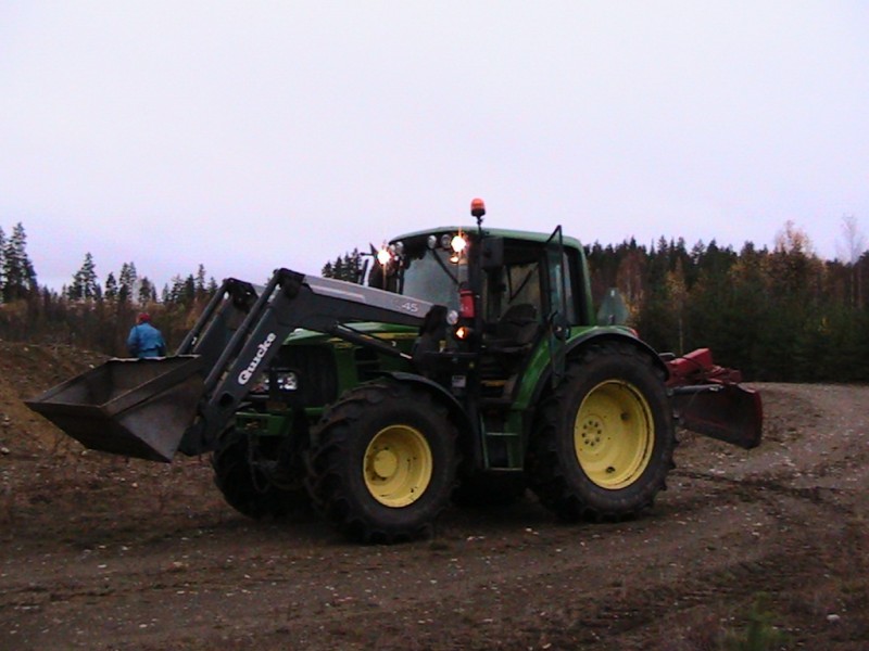 Montulla
Korjatiin uupuneen pöllin metsästäjin (upm)tie
