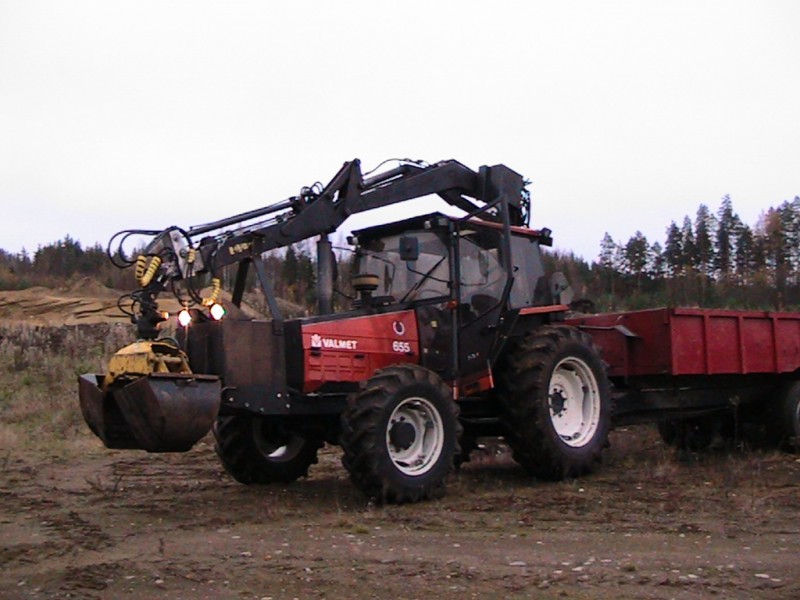 VALMET 655
TUMPPERI HIEKAN AJOSSA
