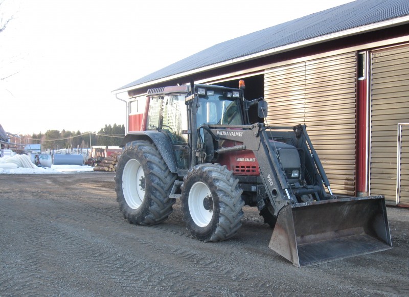 Valtra 6550
903 tilalle tuli tommonen

