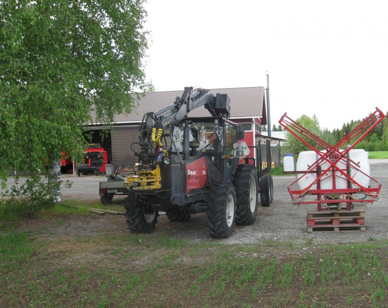 Valmet 655
Kopan nosturi, keslan energiakoura ja patun kärri    
ÄÄNIÄ KOMMENTTIA KIITOS!!
