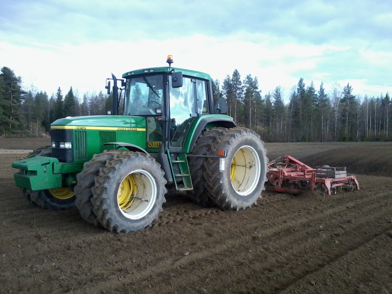 John Deere 6810 ja äes.
Kevättä odotellessa
