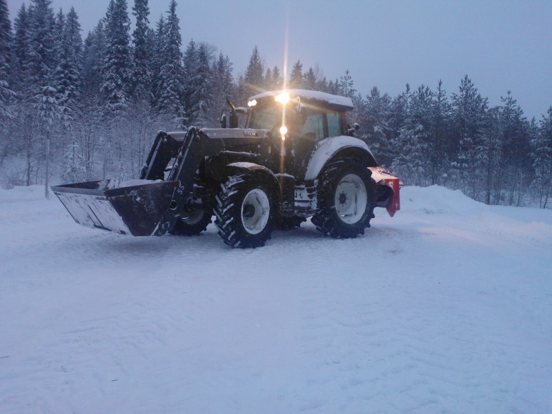 Valtra N141
Meijän valtra.


