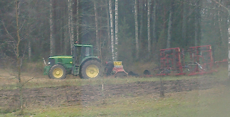 Työlaitteiden järjestelyä
Kuva vähän epäselvä ku sisältä otin.
