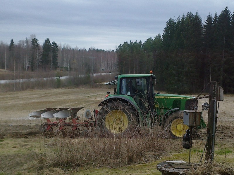 Kyntöä
