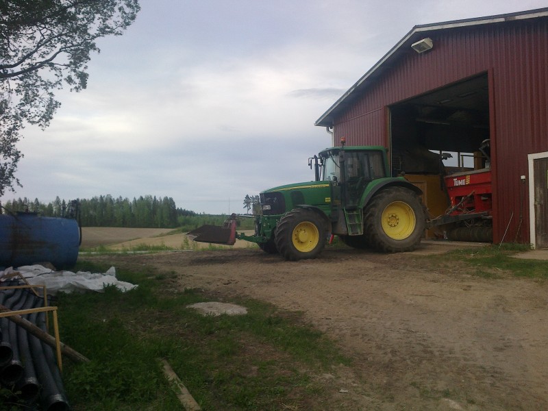 Kylvöt saatu päätökseen.
Tume halliin ja odottaan seuraavaa kevättä.
