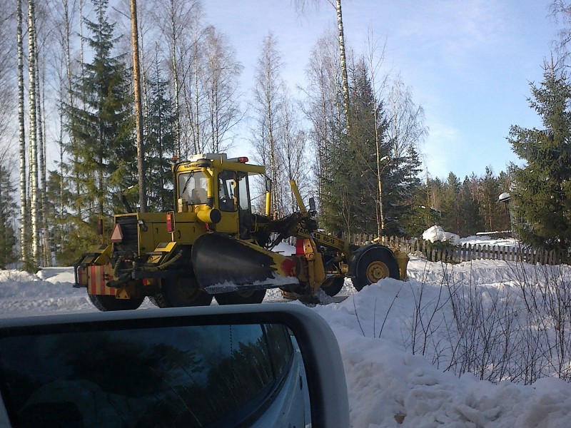 Tiekarhun perässä
