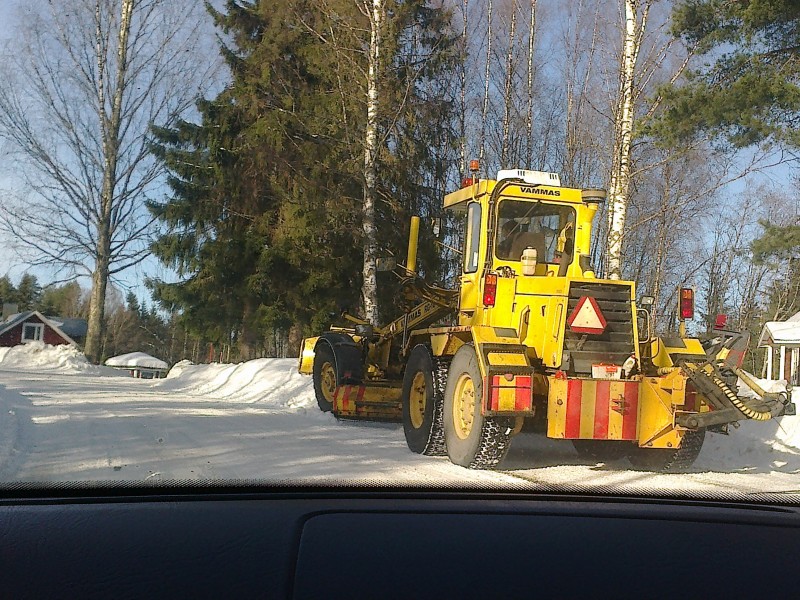 Tiekarhun perässä
