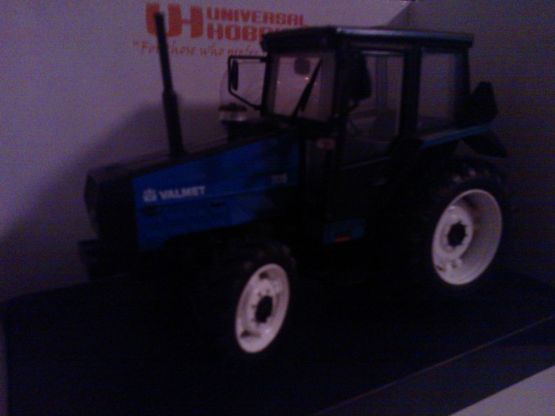 Valmet 705
Laadun takaa Lumia 800...
