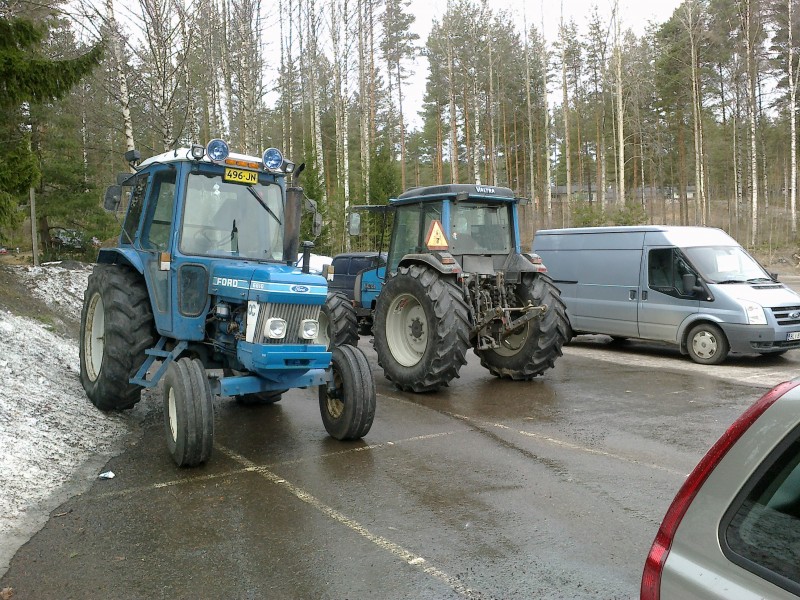 Koululla
Tommonen kuva 
Avainsanat: Ford