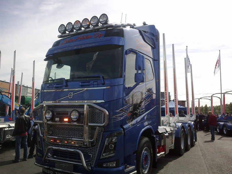 Kuljetus 2013
Uusi FH volvo puuauto
