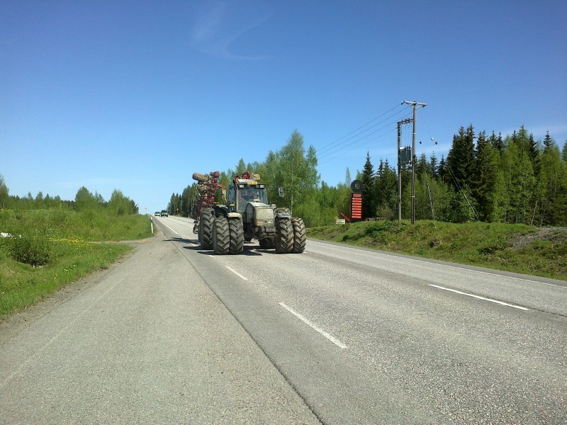 Valtra Valmet 8450
Kaverin työpaikan valmetti.
Avainsanat: Valmet, 8000 sarja,