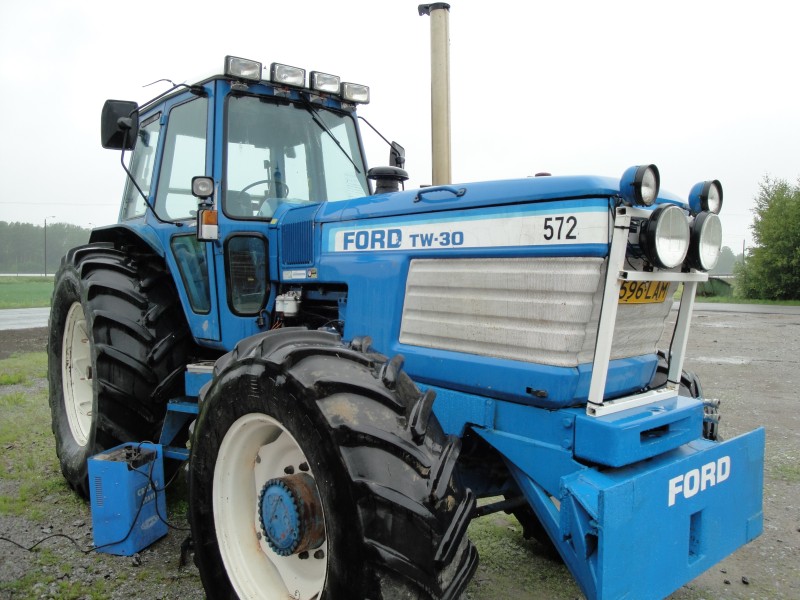 Ford TW-30
Uskomattoman hienossa kunnossa säilynyt, maalipinnaltaan originaali pulling TW.
Avainsanat: Ford; TW