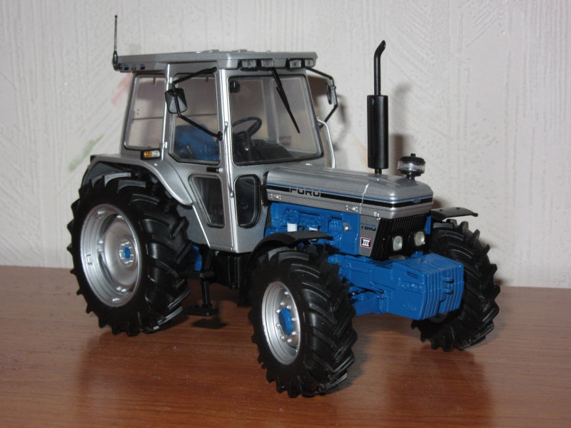 Ford 7810 MKIII Silver Jubilee
Juhlamallin Ford mittakaavassa 1:32. Valmistaja Universal Hobbies.
Avainsanat: Ford; 7810