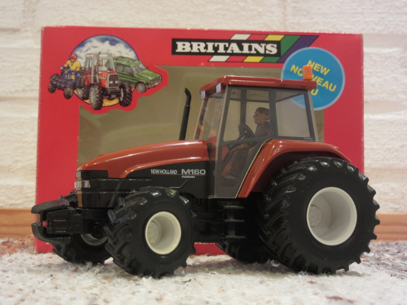 Britains New Holland Fiatagri M160
Mammuttirenkailla.
Avainsanat: New Holland; Fiat; Fiatagri; M160