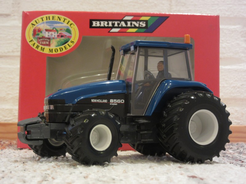 Britains New Holland Ford 8560
Mammuttirenkailla.
Avainsanat: New Holland; Ford; 8560