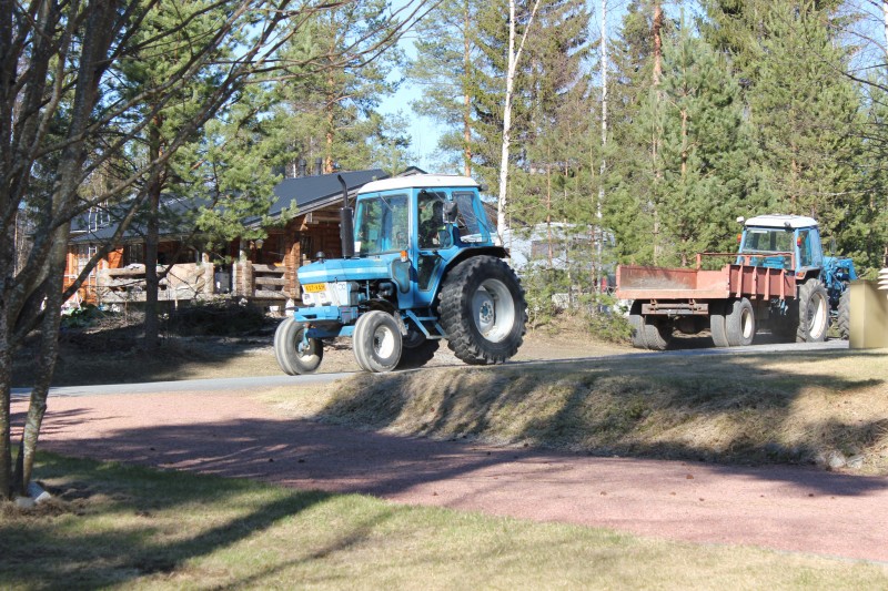 Fordin tulo uuteen kotiin
8.5.2013 ajelin traktorin koulun jälkeen kotipihaan. Taustalla Ford 7710.
Avainsanat: Ford; 5610