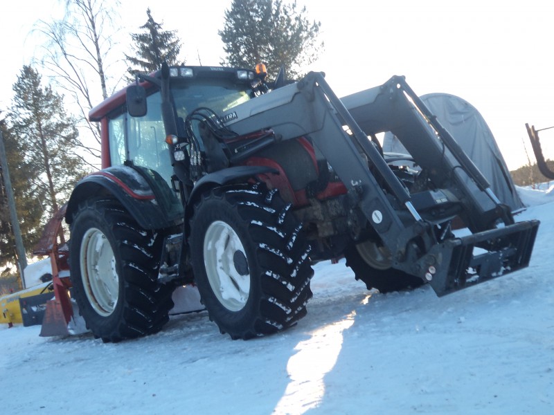 Valtra N111
Siinäpä on meijän Valtra.
