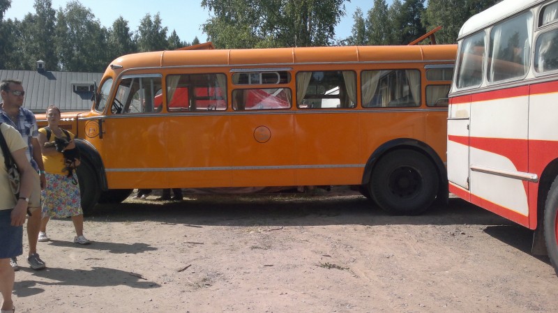 Puhoksen Perinnepäivät
Linja-autoja
