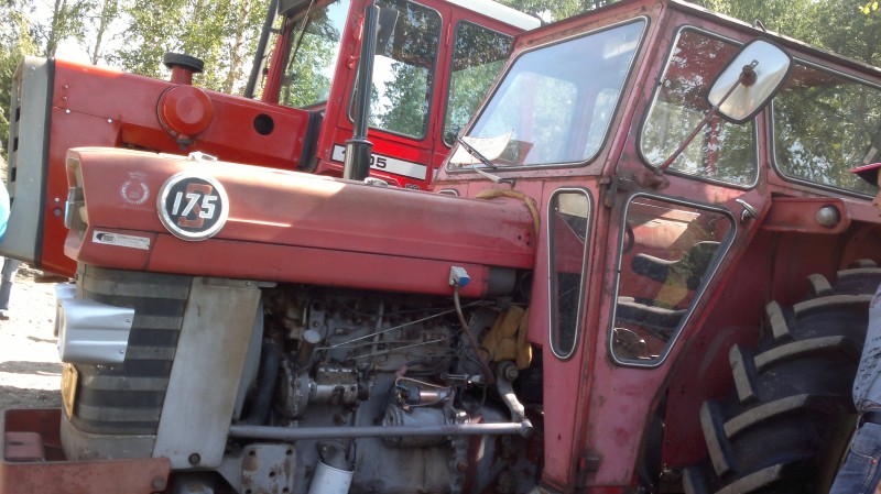 Puhoksen Perinnepäivät
Massey Ferguson 175 S
