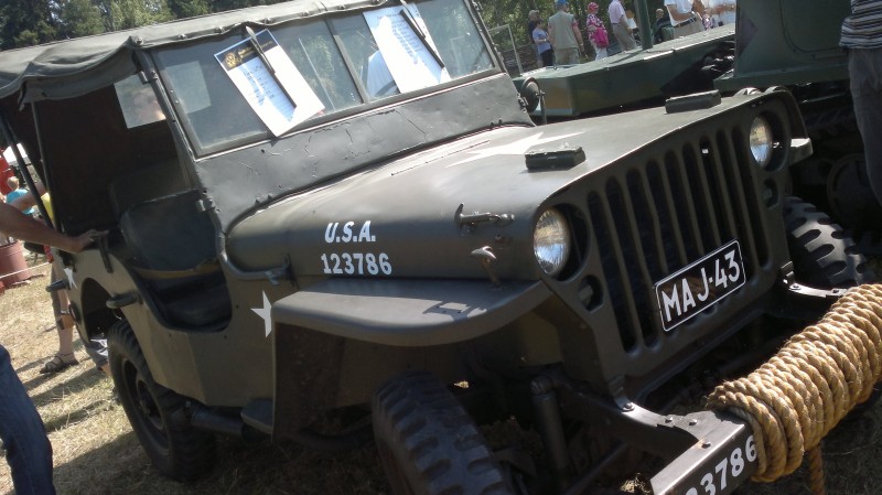 Puhoksen Perinnepäivät
Sota auto
