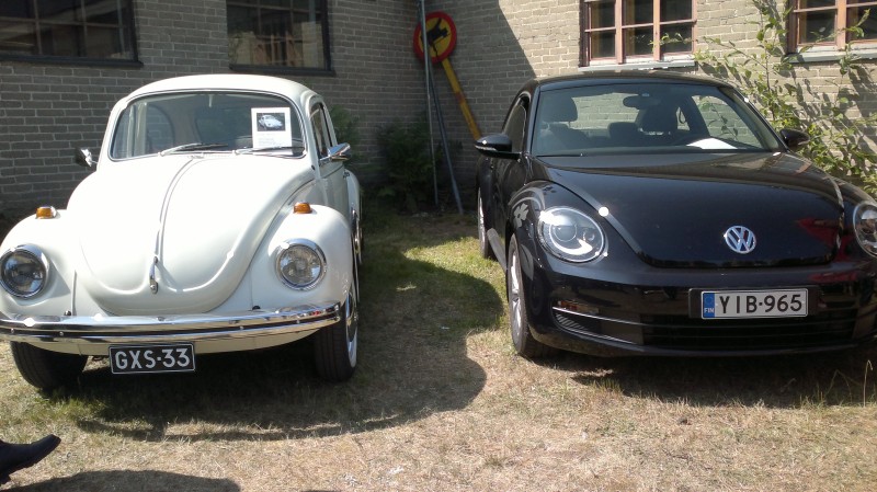 Puhoksen Perinnepäivät
Uusi ja vanha VolksWagen Kupla
