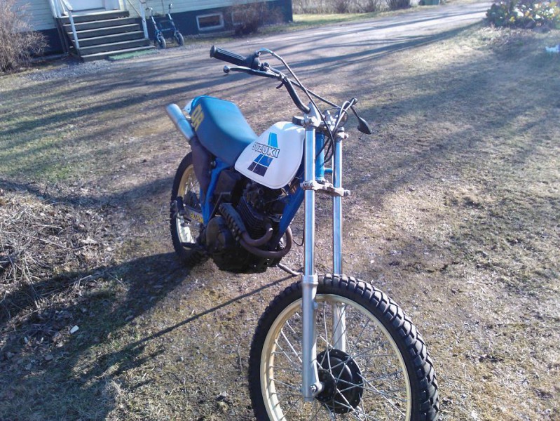 Suzuki DR250
Kuntoon ois tarkotus saaha. Saa nähä mitä syntyy.
Avainsanat: Suzuki