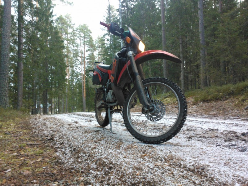 Aprilia 
Oli sadellut lunta
Avainsanat: Aprilia