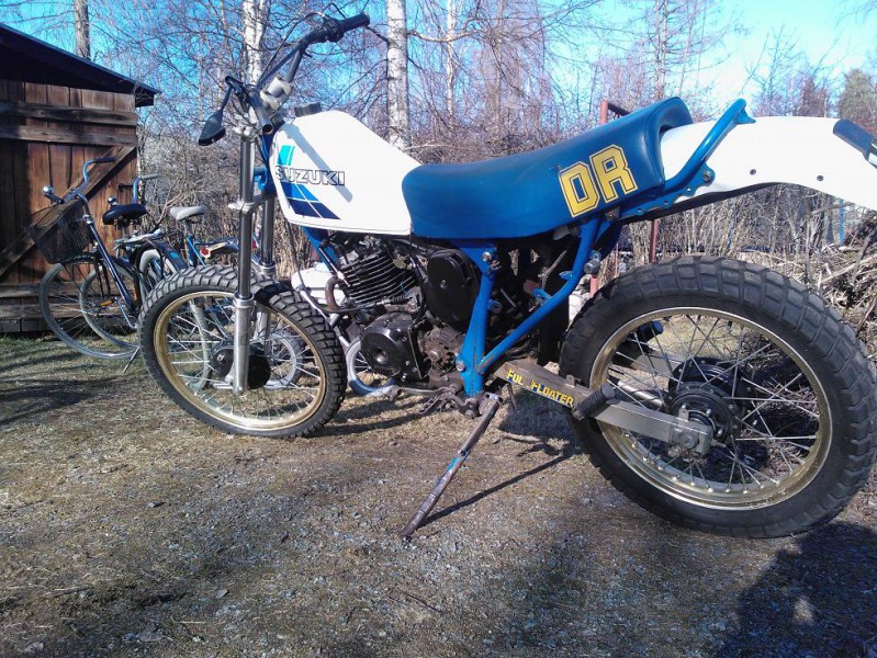 Suzuki DR250
Sellane kapistus.
